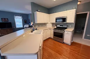 16334 Crescent Lake Dr, Crest Hill, IL 60403 - Photo 4