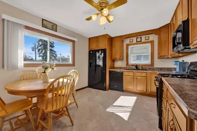 427 E Fullerton Avenue, Glendale Heights, IL 60139 - Photo 6