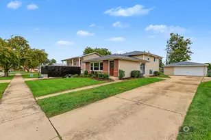 17921 66th Ct, Tinley Park, IL 60477 - Photo 2
