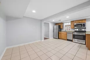 1510 W Addison St, Chicago, IL 60613 - Photo 12