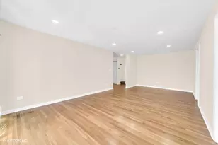 8852 N Leslie Ln, Des Plaines, IL 60016 - Photo 10
