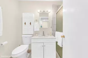8852 N Leslie Ln, Des Plaines, IL 60016 - Photo 16
