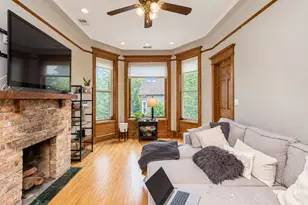 1032 W Roscoe St, Chicago, IL 60657 - Photo 2