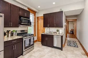 1032 W Roscoe St, Chicago, IL 60657 - Photo 6