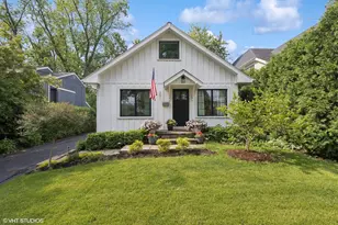 291 Oak St, Glen Ellyn, IL 60137 - Photo 1