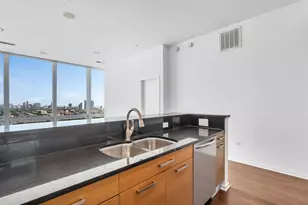500 W Superior St, Chicago, IL 60654 - Photo 12