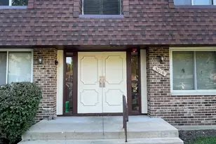 3018 Roberts Dr, Woodridge, IL 60517 - Photo 2