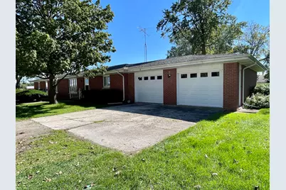 100-102 W Greenwood Street, Grant Park, IL 60940 - Photo 2