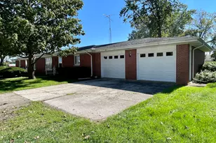 100-102 W Greenwood St, Grant Park, IL 60940 - Photo 2