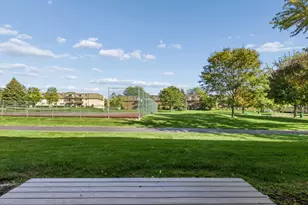572 Fairway View Dr, Wheeling, IL 60090 - Photo 16