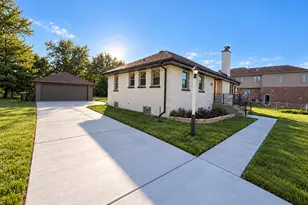 9441 Greenwood Dr, Des Plaines, IL 60016 - Photo 2