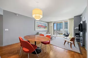 807 Davis St, Evanston, IL 60201 - Photo 10