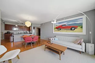807 Davis St, Evanston, IL 60201 - Photo 12