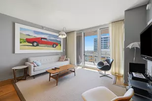 807 Davis St, Evanston, IL 60201 - Photo 6