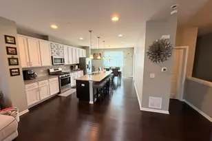 2527 Huntleigh Ln, Woodridge, IL 60517 - Photo 2