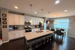 2527 Huntleigh Ln, Woodridge, IL 60517 - Photo 4