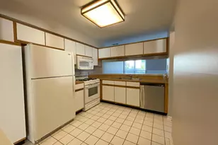 620 Cobblestone Ct, Elgin, IL 60120 - Photo 4