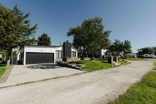 27044 W Sunset Ave, Antioch, IL 60002 - Photo 2