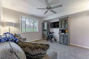 915 N York Street N, Elmhurst, IL 60126 - Photo 20