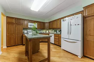 915 N York Street N, Elmhurst, IL 60126 - Photo 6