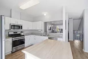 1103 N Claremont Dr, Palatine, IL 60067 - Photo 6