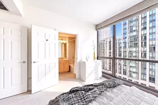 21 E Huron St, Chicago, IL 60611 - Photo 20