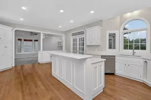 2715 Wendy Dr, Naperville, IL 60565 - Photo 8