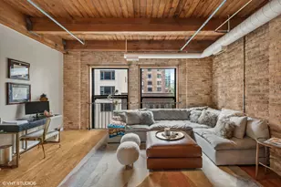 225 W Huron St, Chicago, IL 60654 - Photo 2