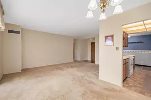 6340 Americana Dr, Willowbrook, IL 60527 - Photo 8