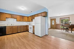 2514 S Maplewood Dr, Wonder Lake, IL 60097 - Photo 4