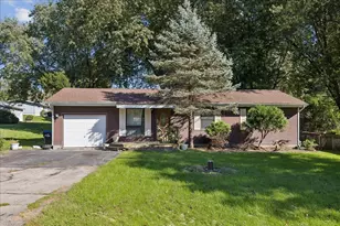 2514 S Maplewood Dr, Wonder Lake, IL 60097 - Photo 1