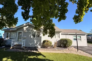 7432 W 109th St, Worth, IL 60482 - Photo 1