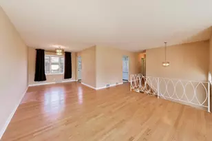 9241 N Callero Dr, Niles, IL 60714 - Photo 4