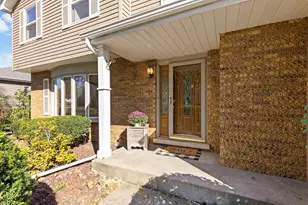 8421 Chelsea Ln, Woodridge, IL 60517 - Photo 2