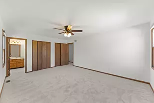 8421 Chelsea Ln, Woodridge, IL 60517 - Photo 14