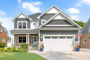 569 S Stratford Ave, Elmhurst, IL 60126 - Photo 1