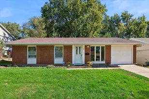 517 Sherwood Dr, Streamwood, IL 60107 - Photo 1