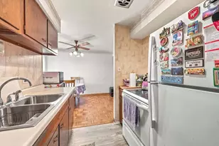17W678 Kirkland Ln, Villa Park, IL 60181 - Photo 10