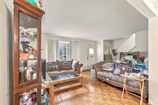 17W678 Kirkland Ln, Villa Park, IL 60181 - Photo 4