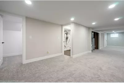 8933 S Oakwood Drive, Hickory Hills, IL 60457 - Photo 22