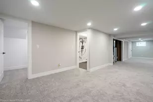 8933 S Oakwood Dr, Hickory Hills, IL 60457 - Photo 22