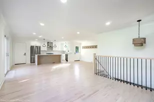 8933 S Oakwood Dr, Hickory Hills, IL 60457 - Photo 6