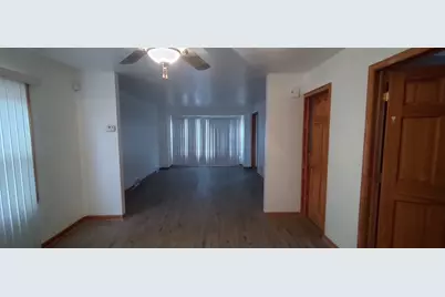 8940 S Bennett Avenue, Chicago, IL 60617 - Photo 2