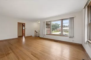 10300 Milford, Westchester, IL 60154 - Photo 4