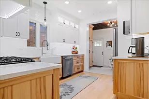 5523 W Pensacola Ave, Chicago, IL 60641 - Photo 8