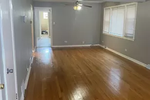 7637 S Essex Ave, Chicago, IL 60649 - Photo 4