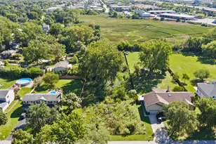 427 Pleasant Dr, Schaumburg, IL 60193 - Photo 1