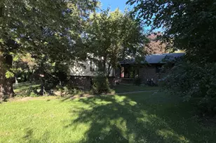 1222 Laurel Ln, Schaumburg, IL 60193 - Photo 4