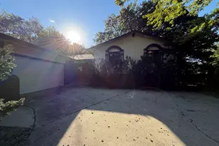 1222 Laurel Ln, Schaumburg, IL 60193 - Photo 2