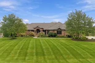 955 Livingston Ln, Inverness, IL 60010 - Photo 2
